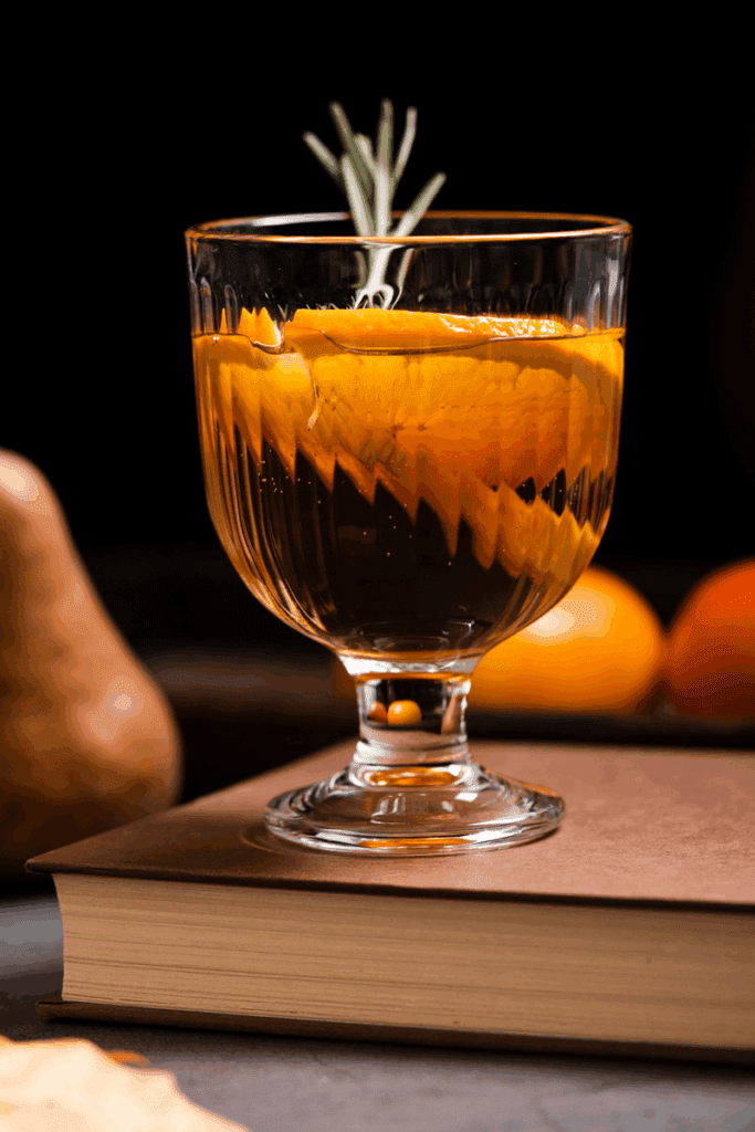 Fahéjas almás whiskey rozmaringággal