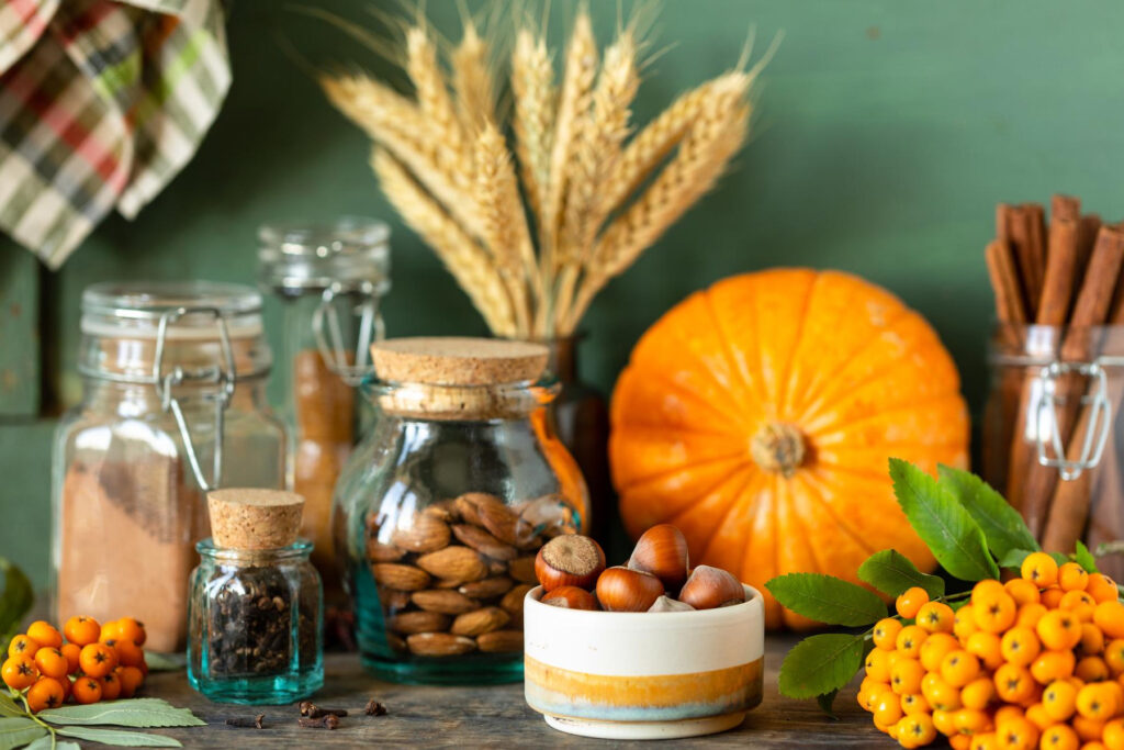 őszi dekoráció a polcon