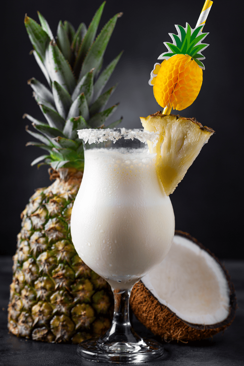pina colada koktél pohárban